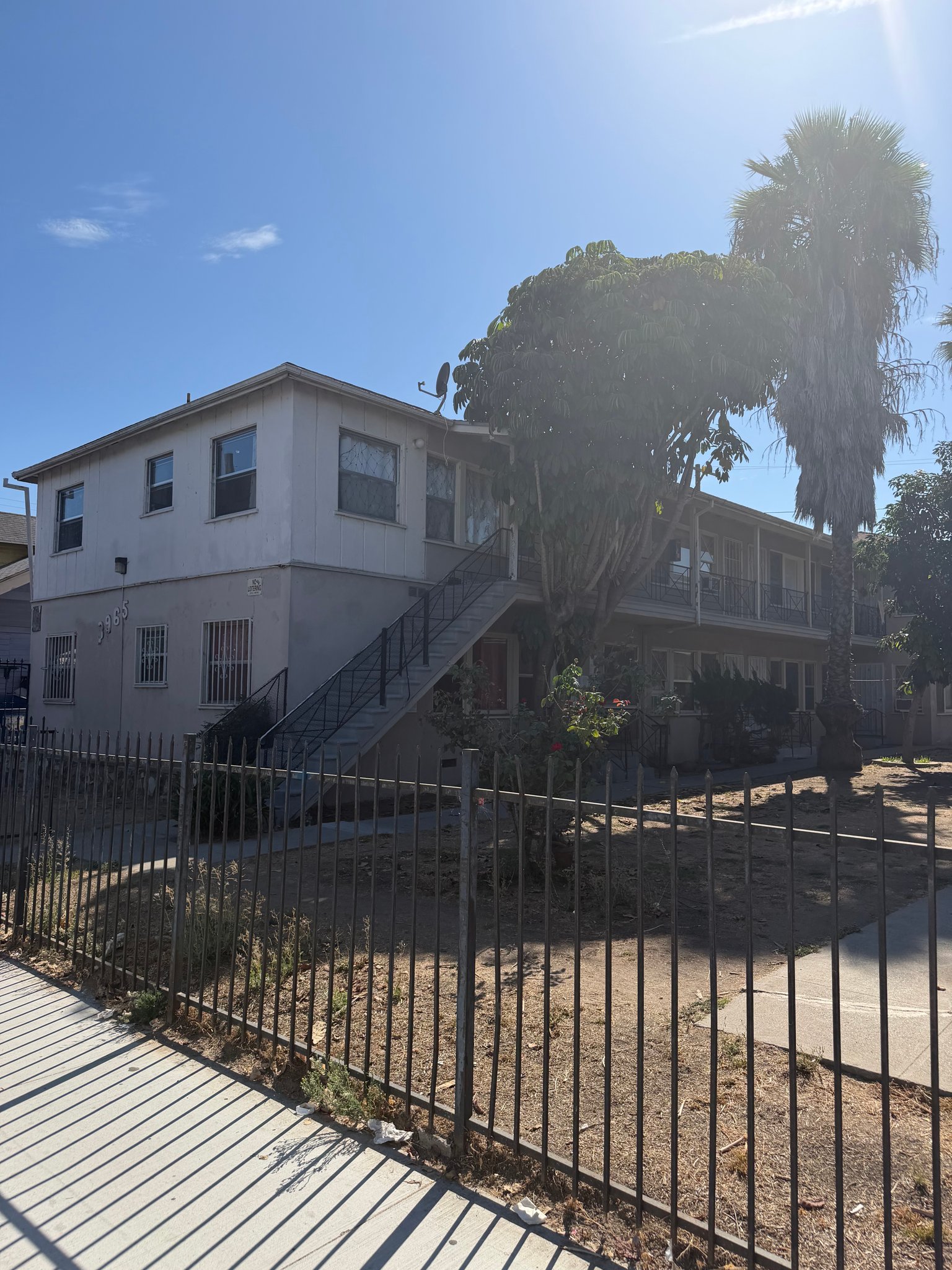 Los Angeles Apartment: 3965 S Normandie Ave