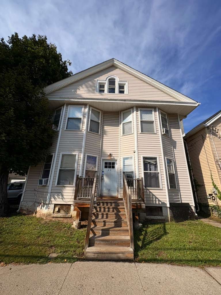 Poughkeepsie Apartment: 49 Thompson Street