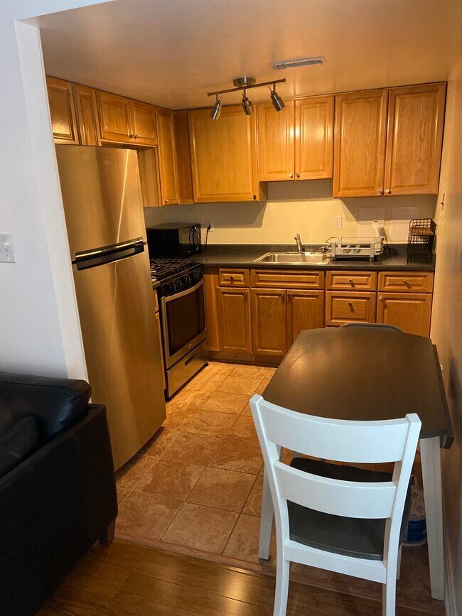 Arlington Apartment: 1400 12th St N