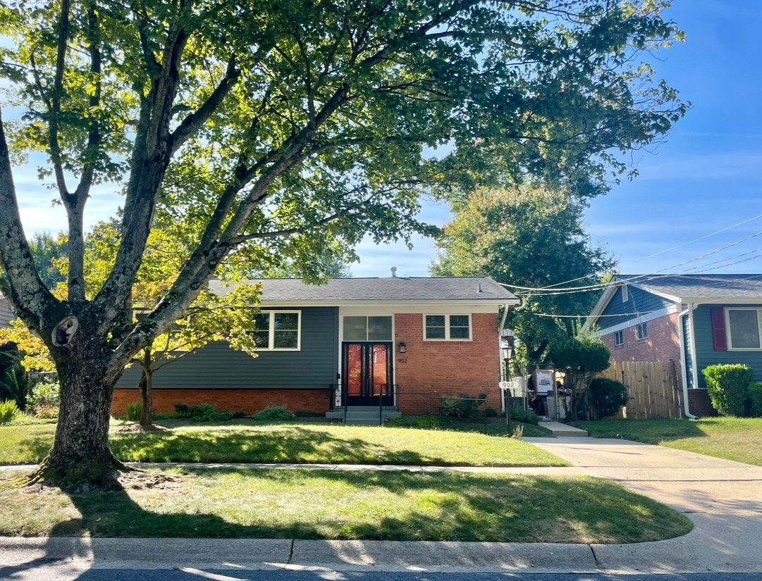 Silver Spring House: 902 Malta Ln