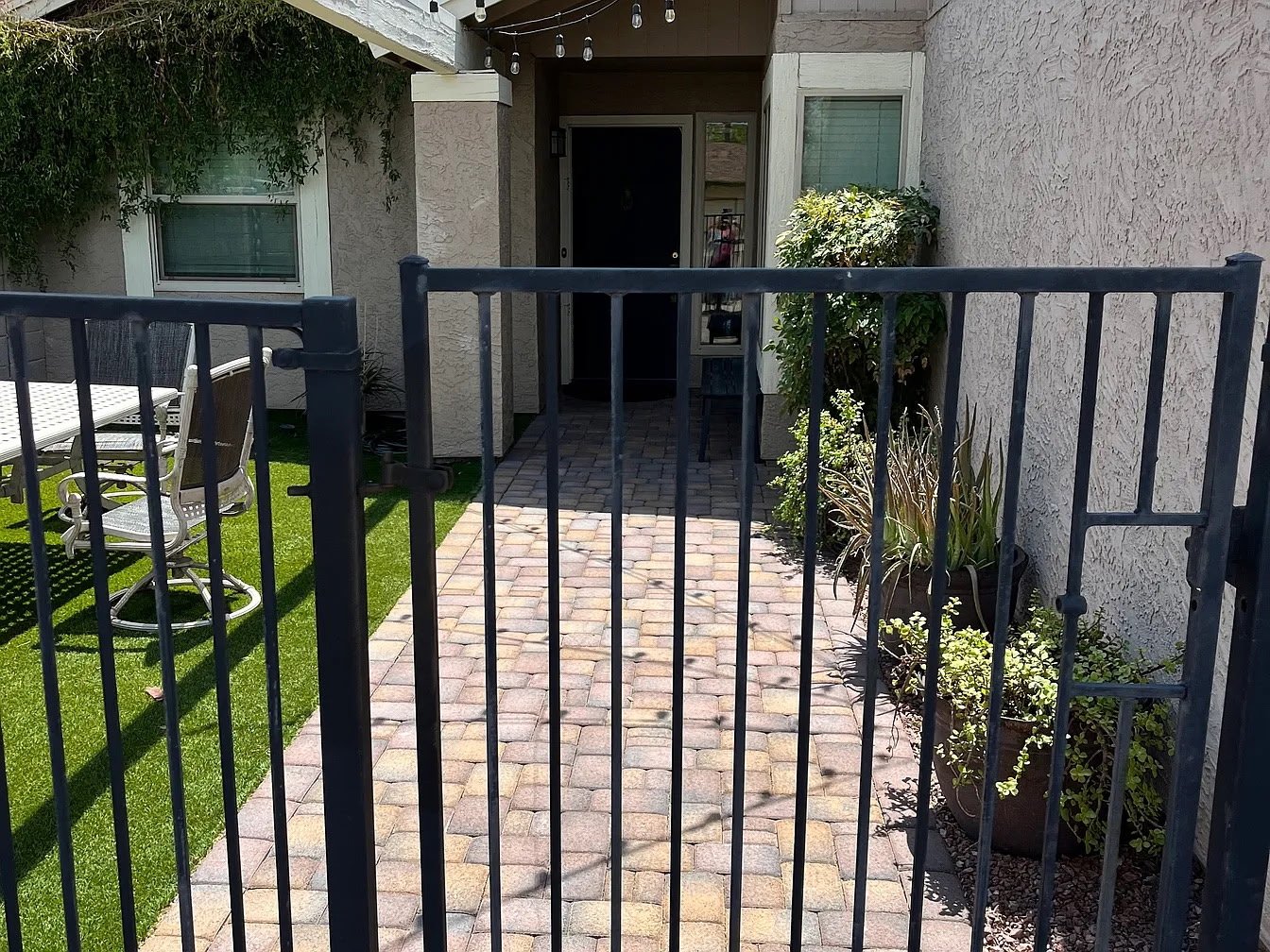 Mesa House: 2543 W Kiowa Ave