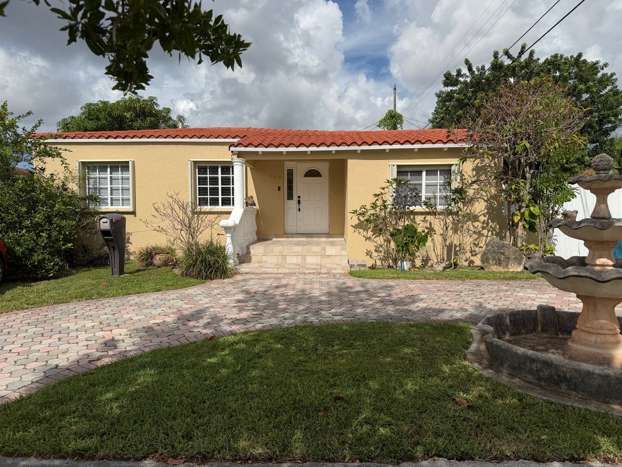 Miami House: 520 SW 56th Ave