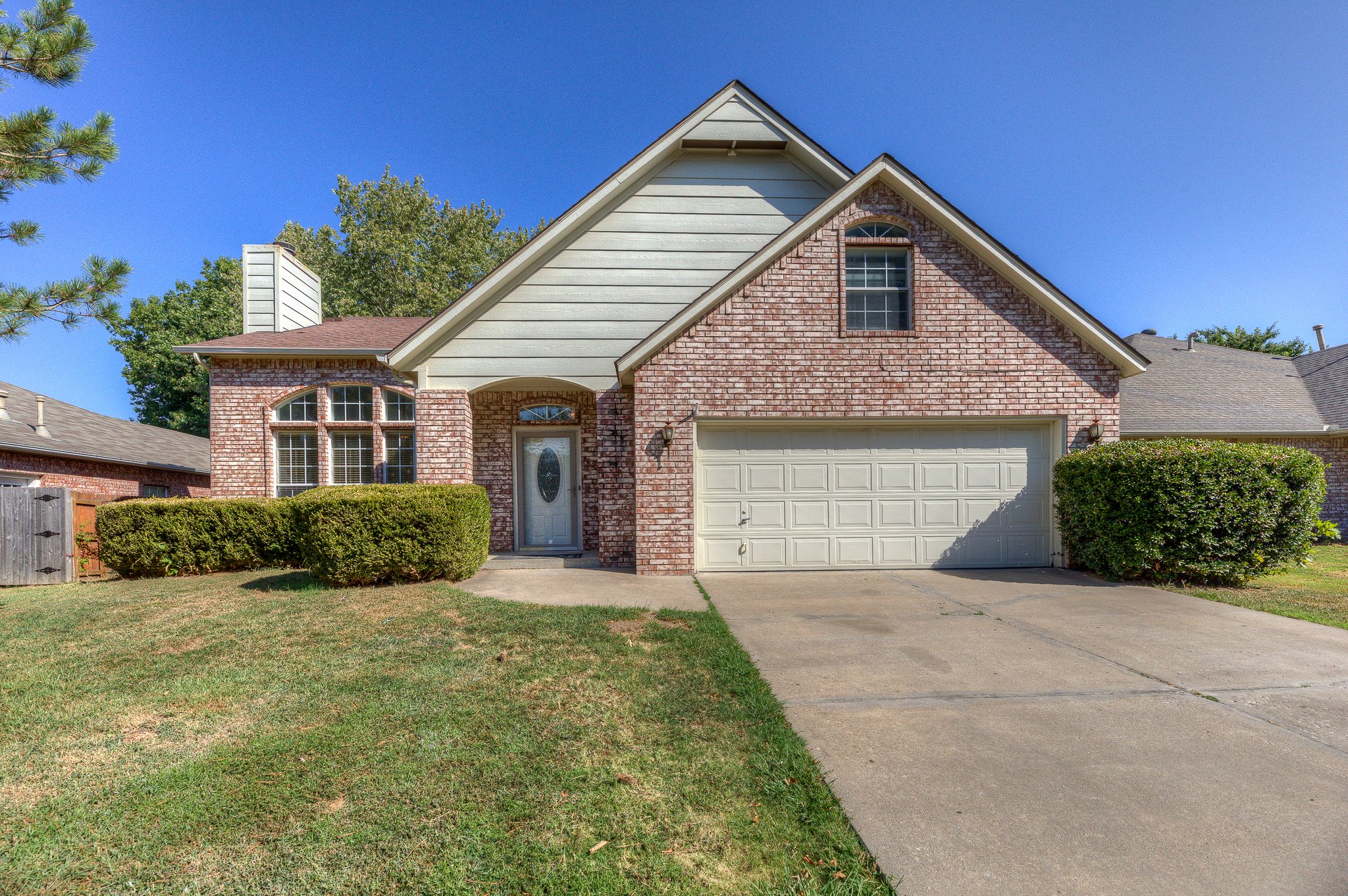 Broken Arrow House: 3832 W Forth Worth St