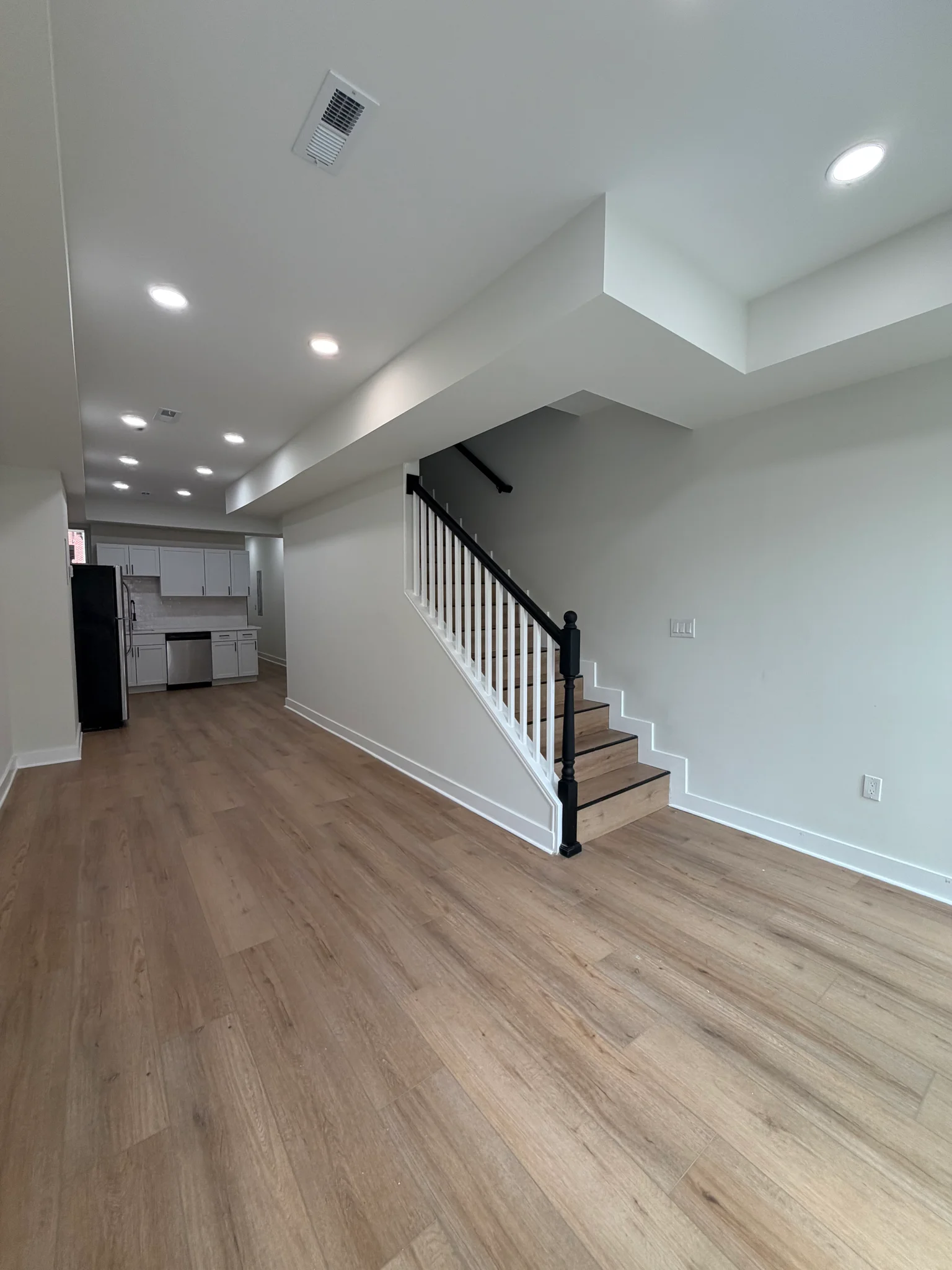 5 Bedroom Townhome – 1404 E Lanvale St, Baltimore, MD