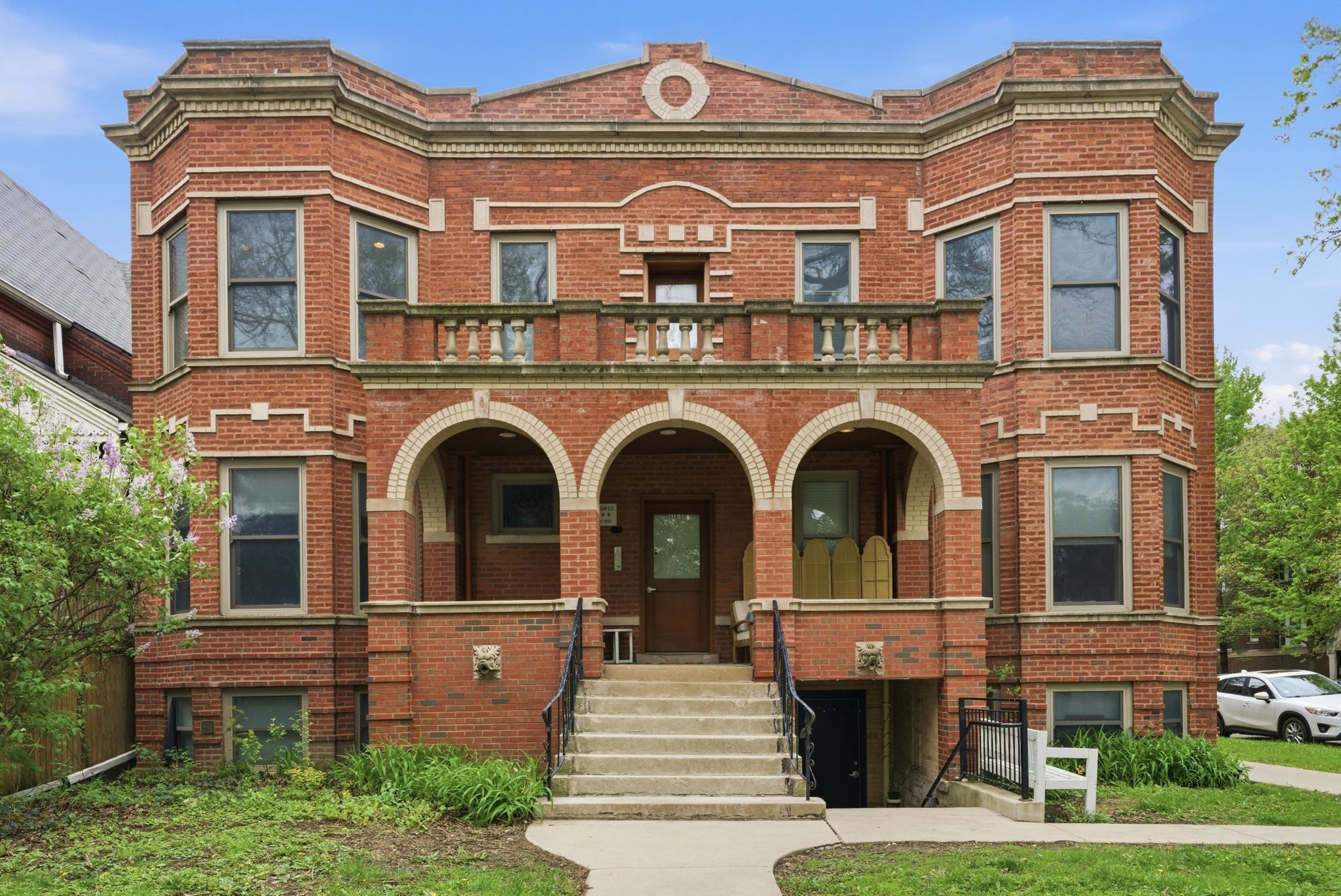Chicago Apartment: 2555 W Logan Blvd