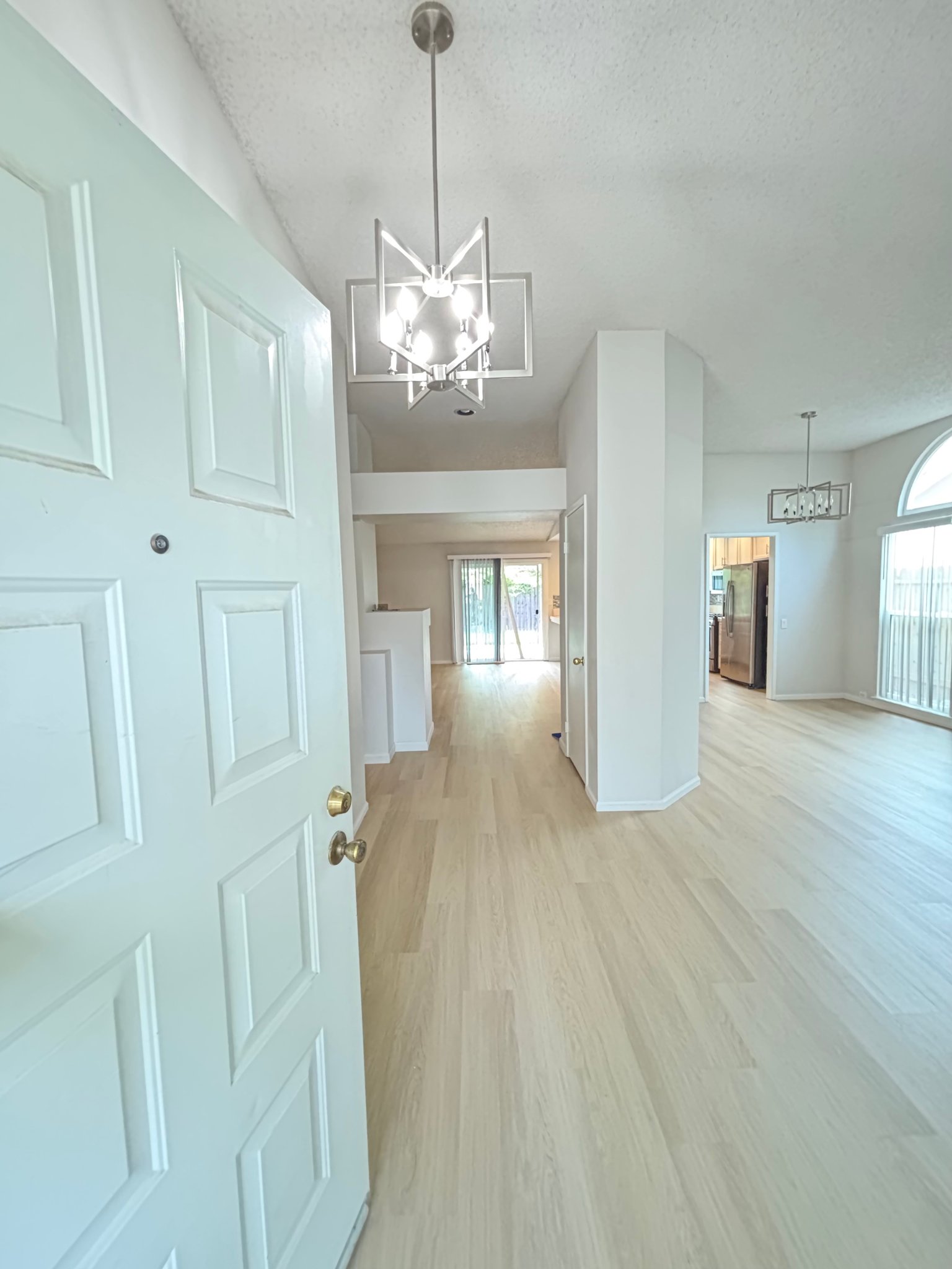 Sacramento House: 8079 Darien Cir