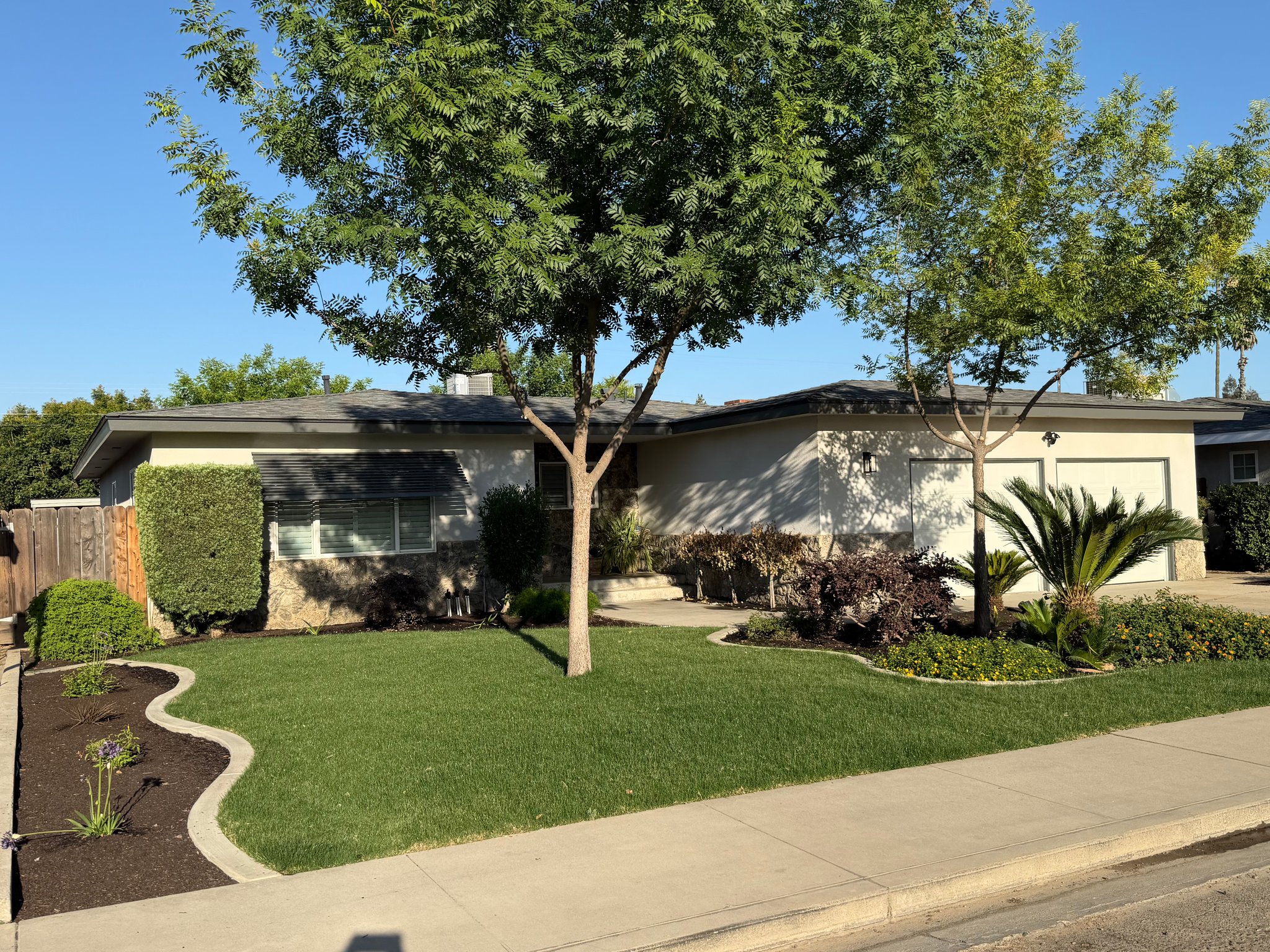 Reedley House: 1416 S Church Ave