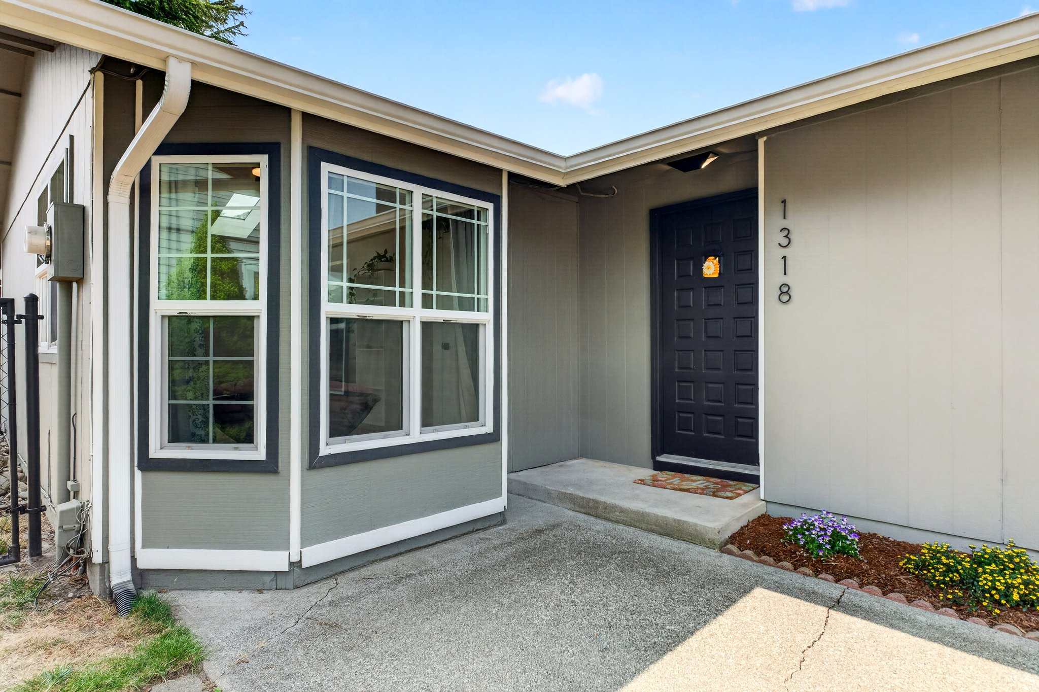 Tacoma House: 1318 E 62nd St