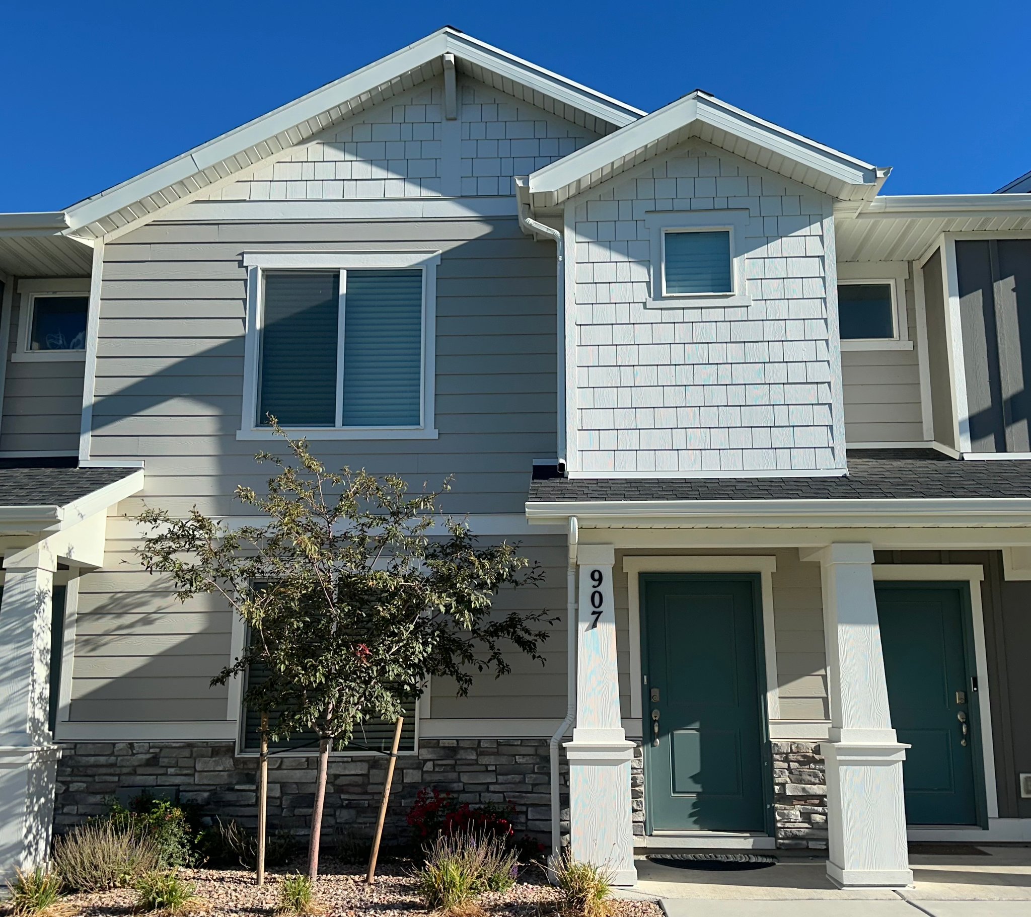 Saratoga Springs Townhome: 907 E Sea Horse Ct
