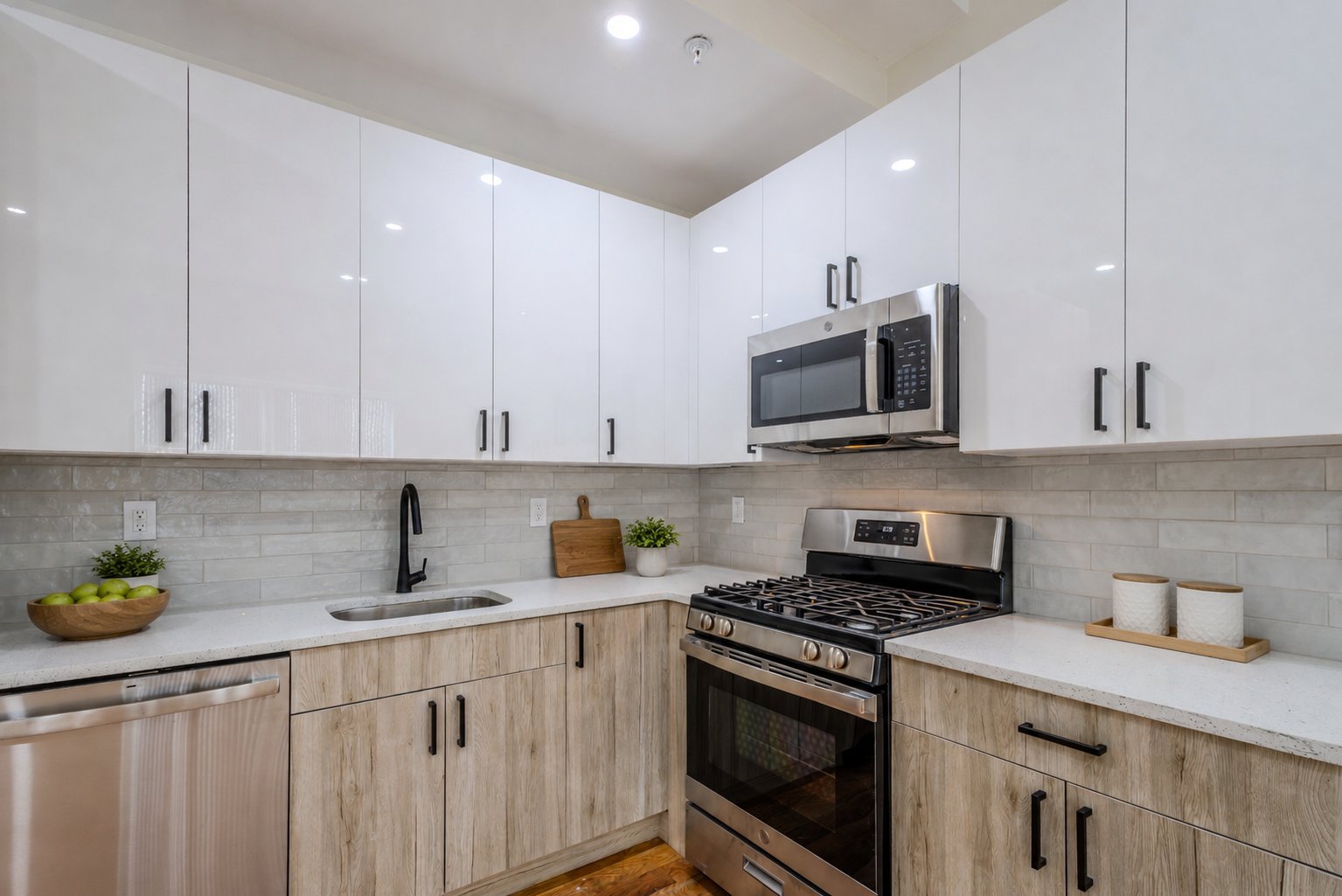 Newark Apartment: 145 Roseville Ave