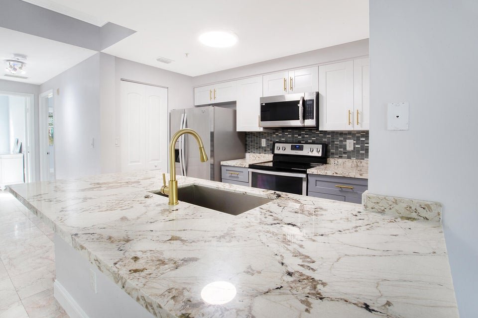 Coral Springs Condo: 5860 W Sample Road 204