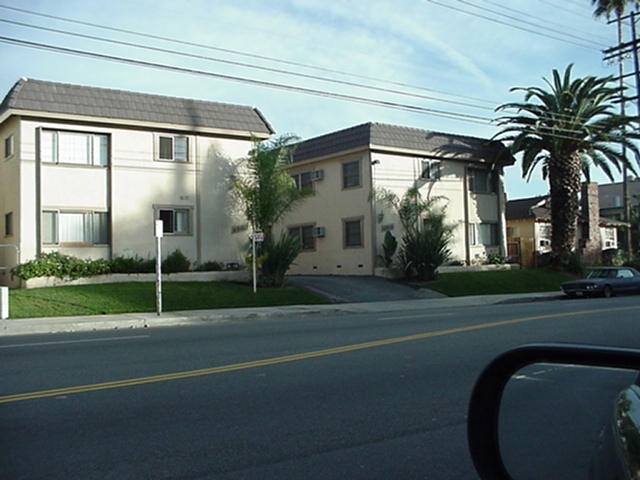 Sherman Oaks Apartment: 4956 Kester Ave
