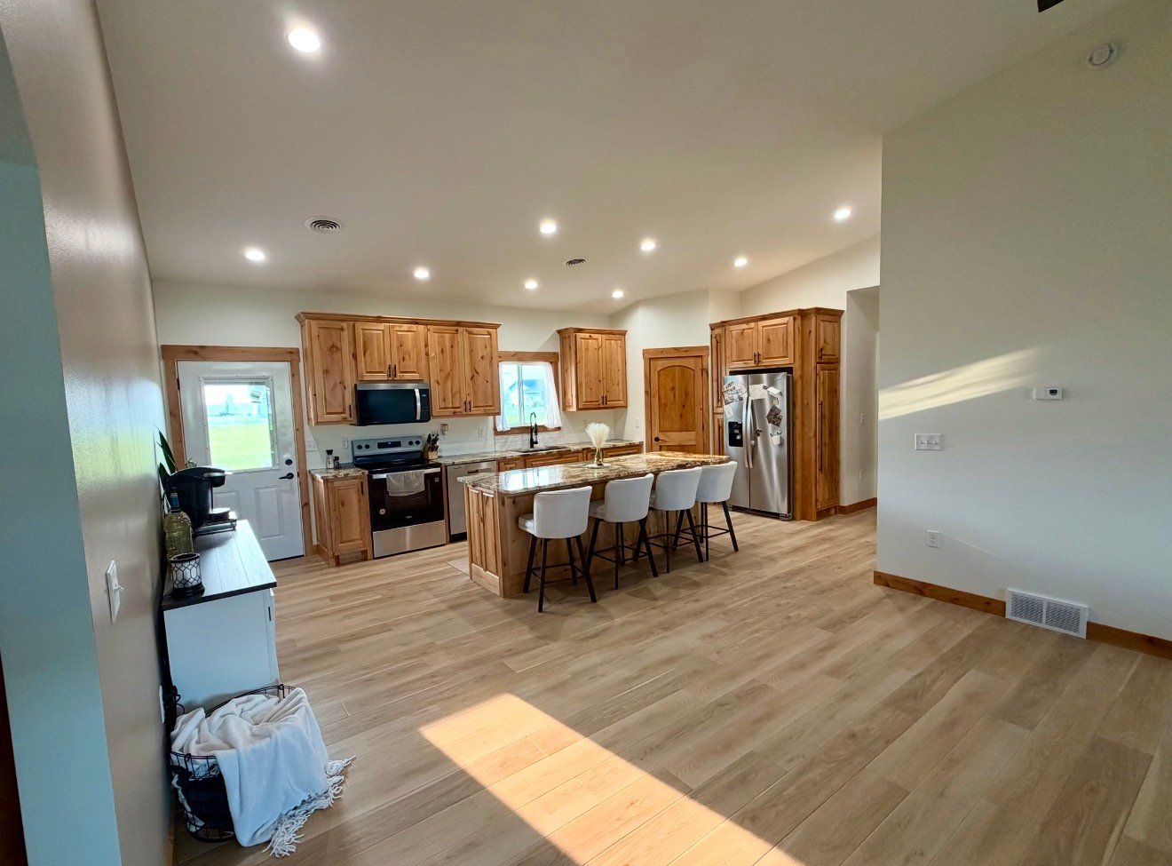 Aberdeen Townhome: 909 S Willet St