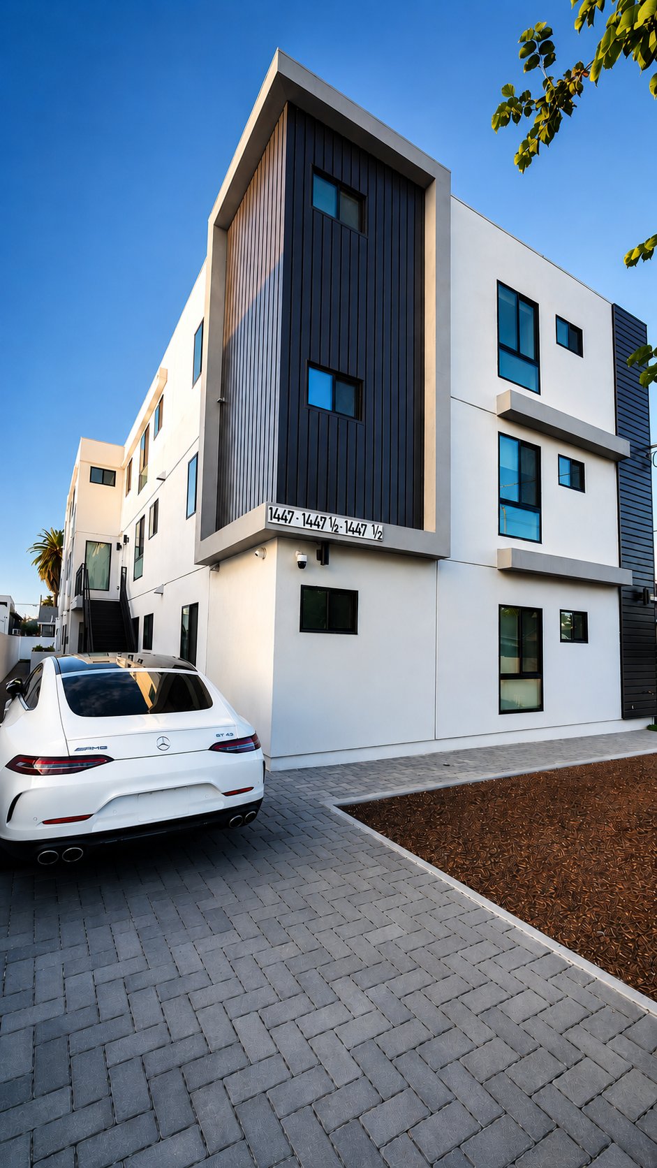Los Angeles Apartment: 1447 W 36th Place