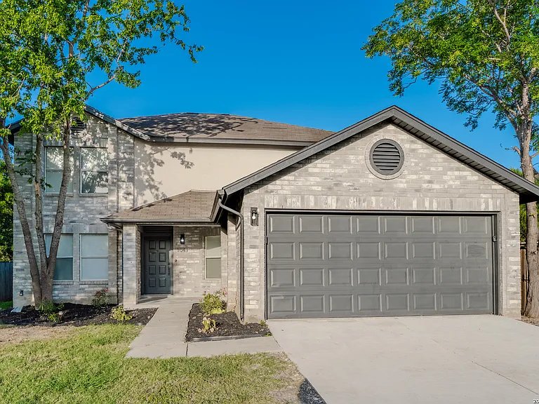 New Braunfels House: 1041 Rolling path