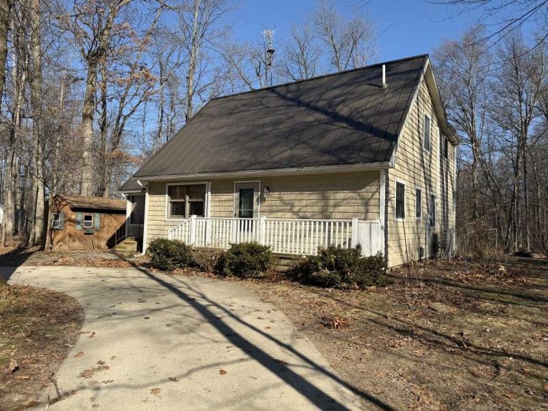 Burr Oak House: 31570 Steinke Landing