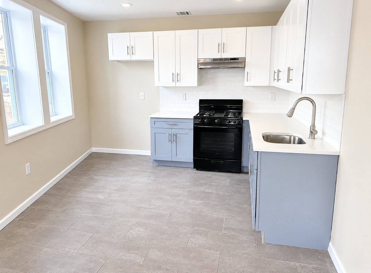 Newark Apartment: 946 18th Ave