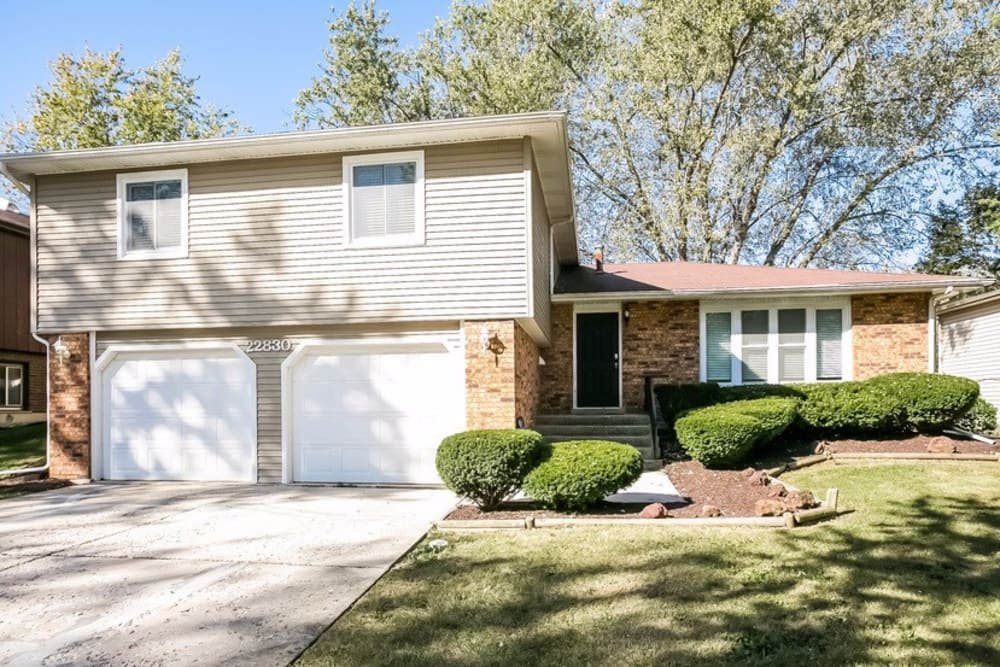 Richton Park House: 22830 Lakeshore Dr