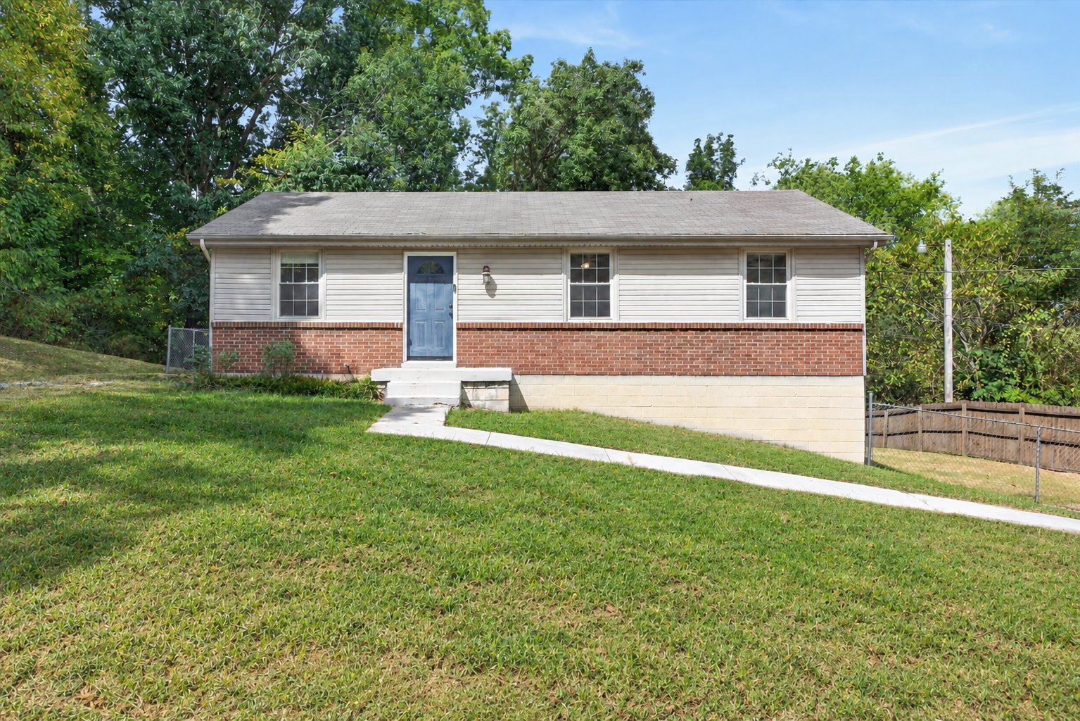 Clarksville House: 1425 Richmond Place
