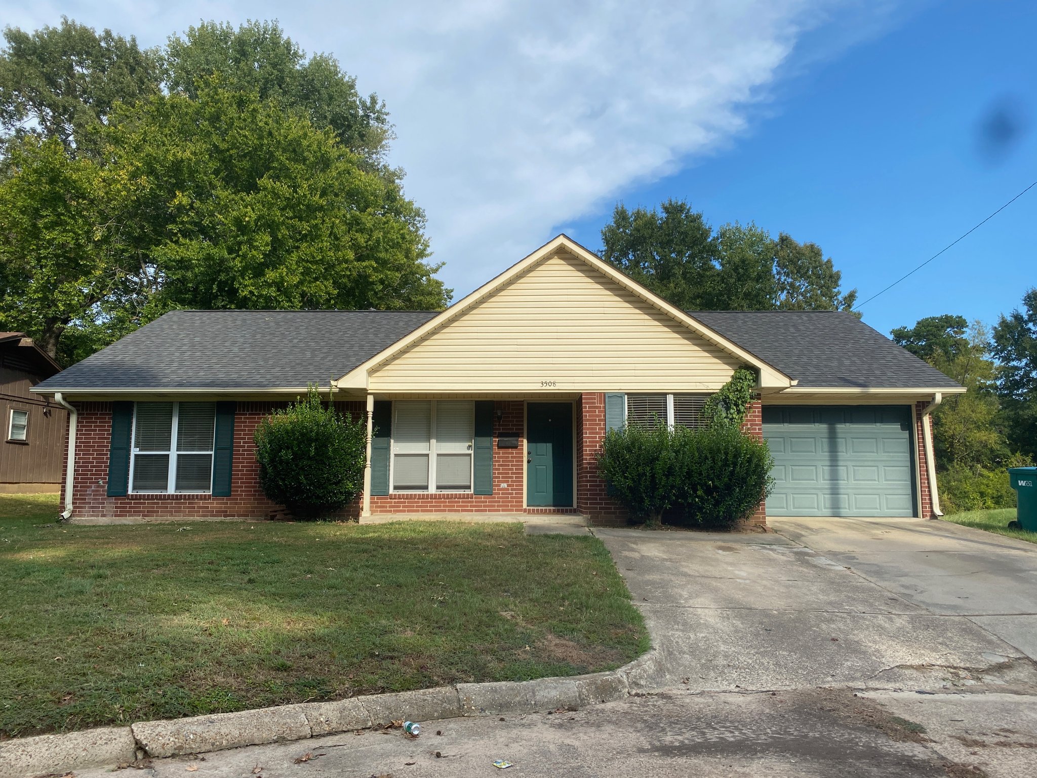 Texarkana House: 3508 Sabine Ave.