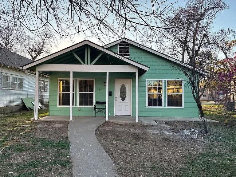Shawnee House: 514 N Louisa Ave