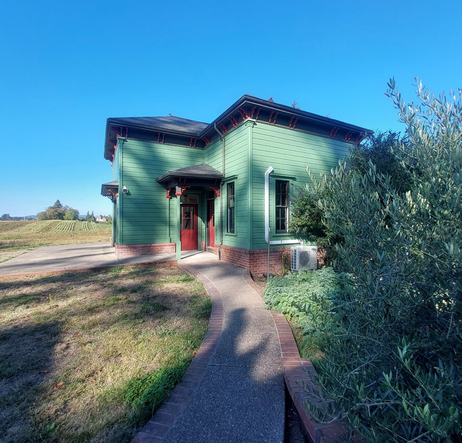 Dayton House: 14365 SE Webfoot Road