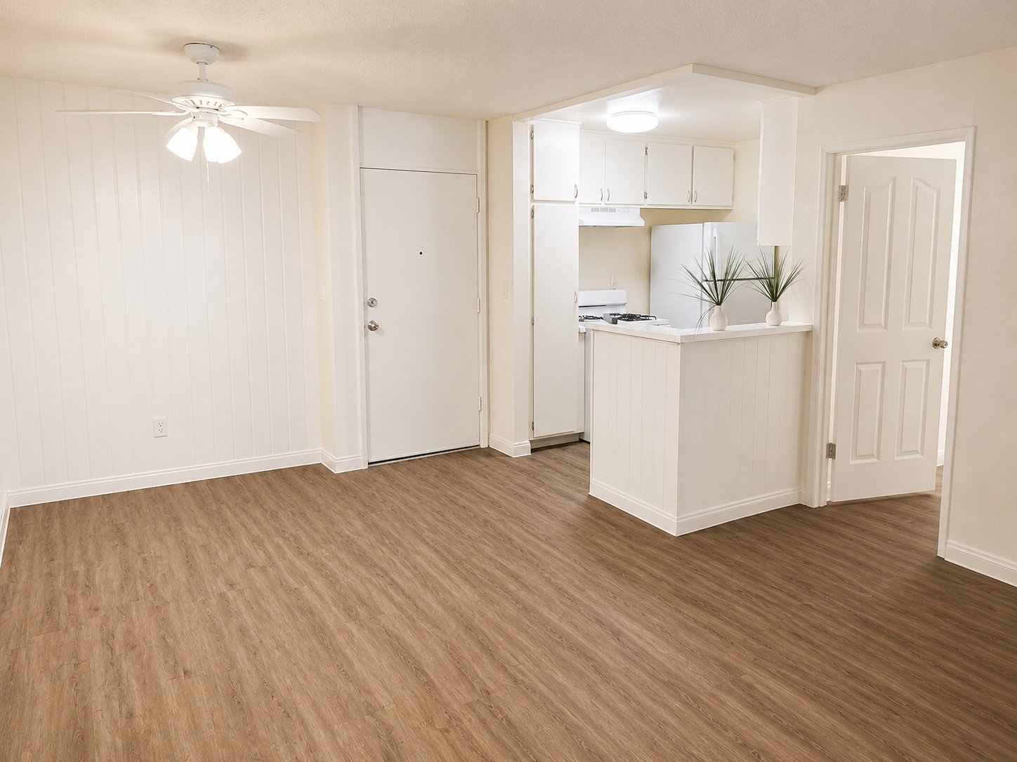 North Hills Apartment: 15116 Parthenia St
