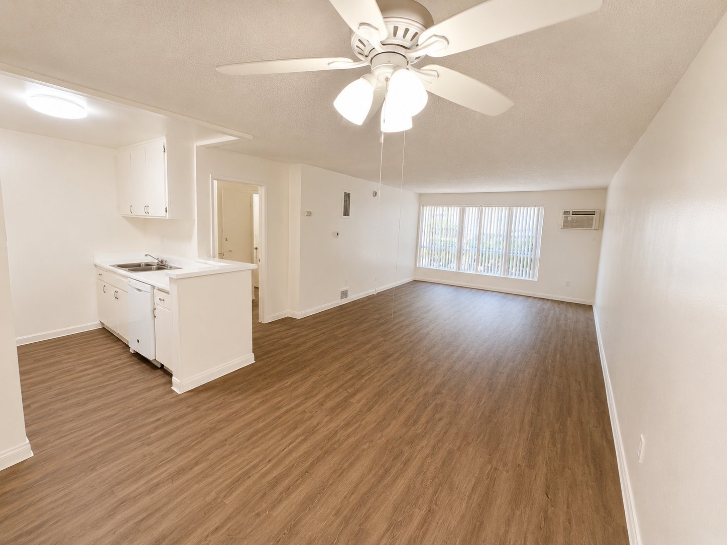North Hills Apartment: 15116 Parthenia St