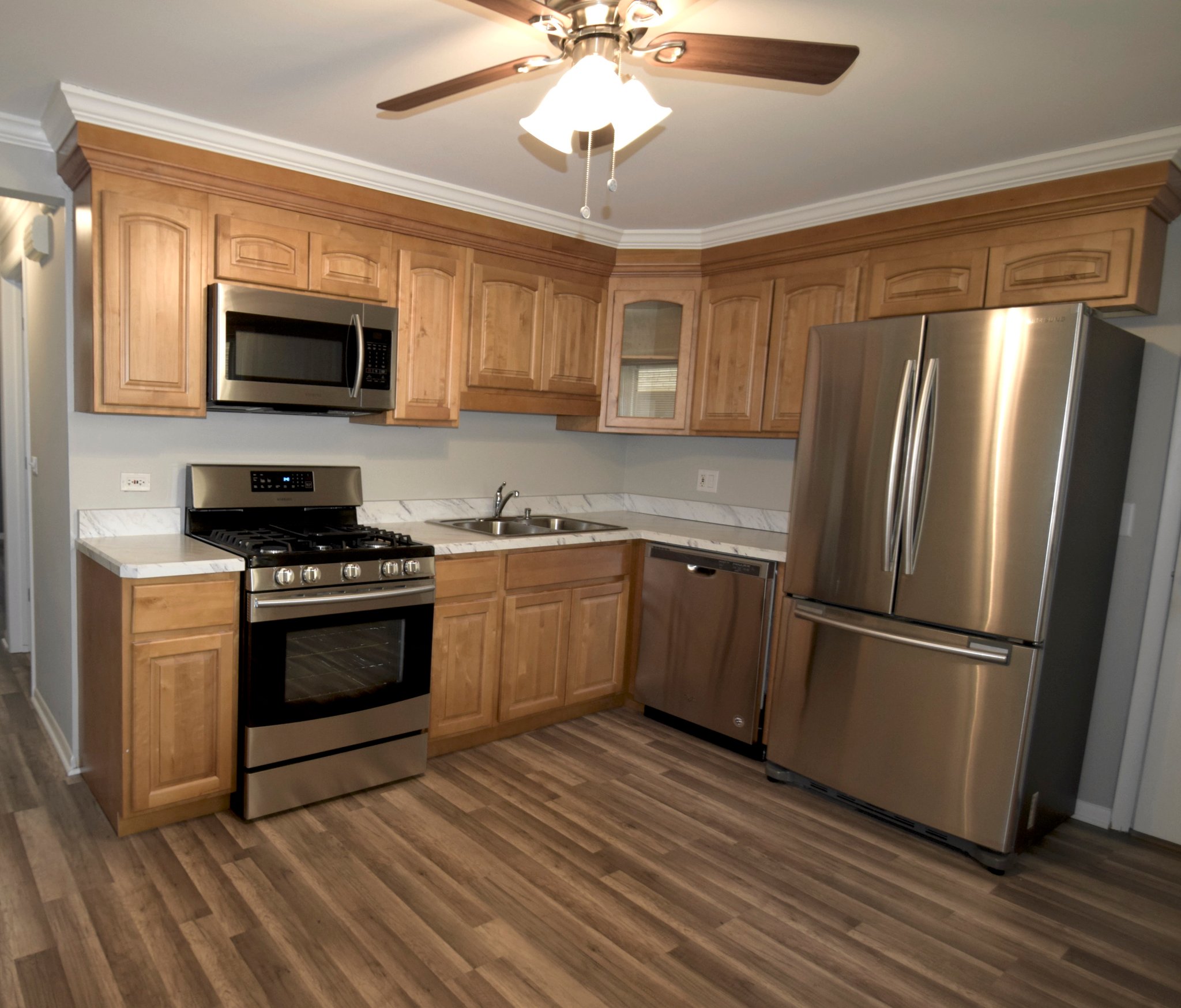Des Plaines Apartment: 1469 Ashland Avenue