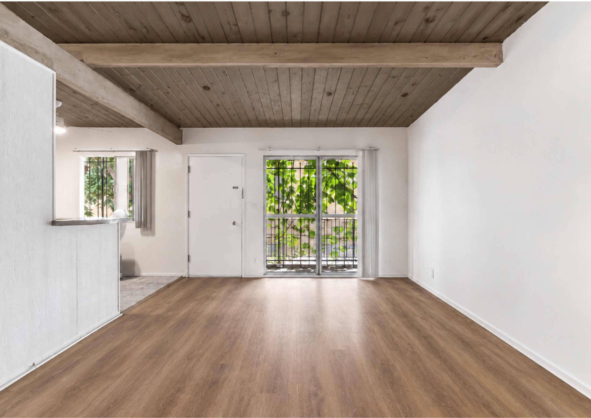 Los Angeles Apartment: 826 S Grand View St