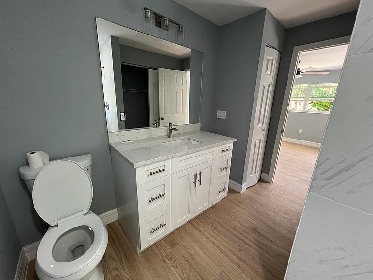 Fort Myers House: 2148 Aldridge Ave