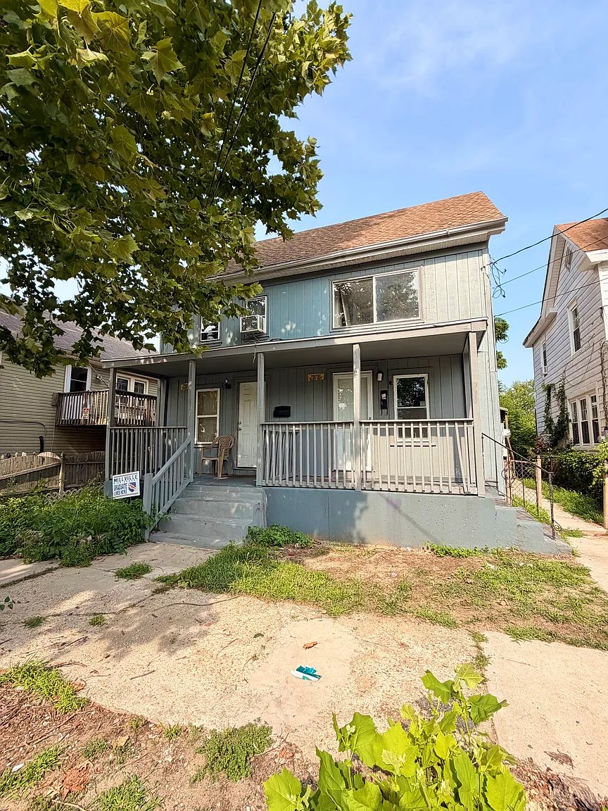Millville Townhome: 909 3rd St N