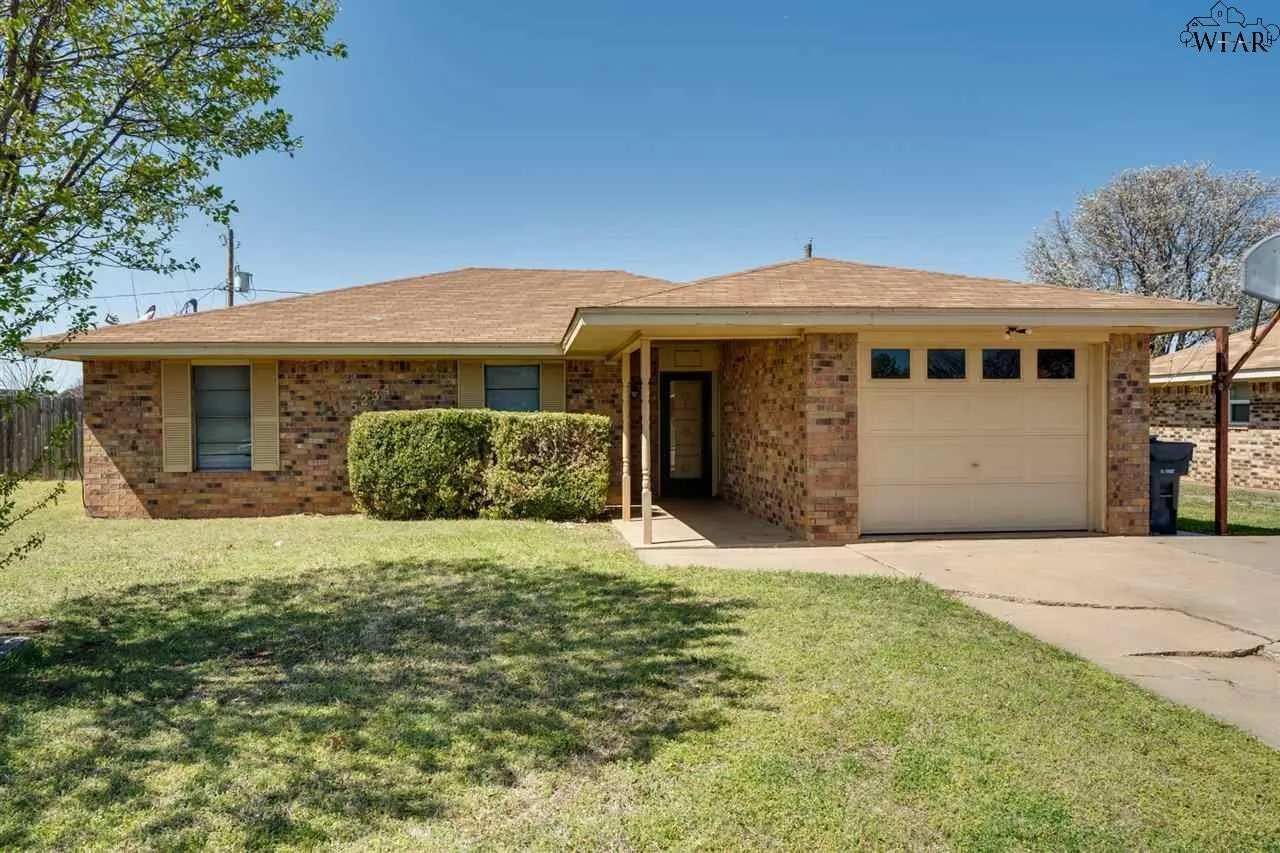 Wichita Falls House: 5234 E Woodhaven Dr