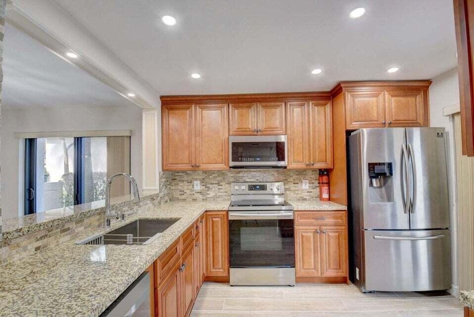 Boca Raton Condo: 400 Club Circle 101