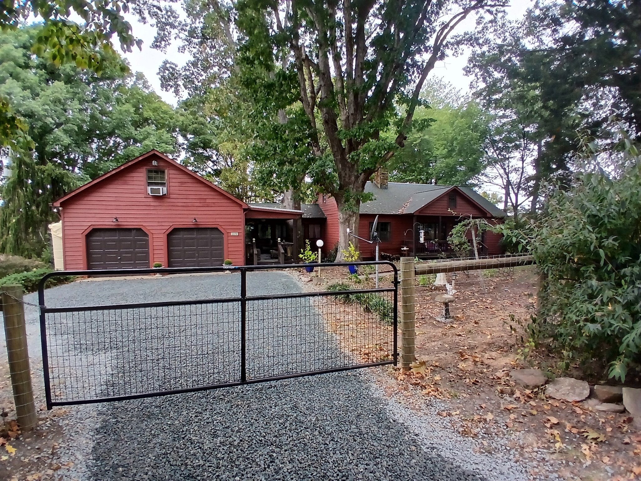 Halifax House: 2174 Grubby Rd