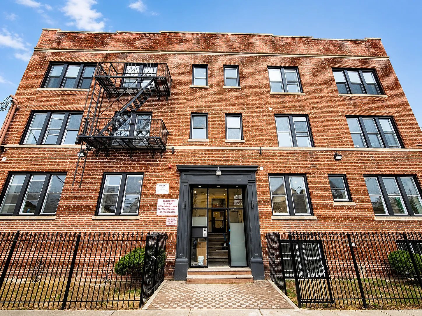 Newark Apartment: 535 Hawthorne Ave