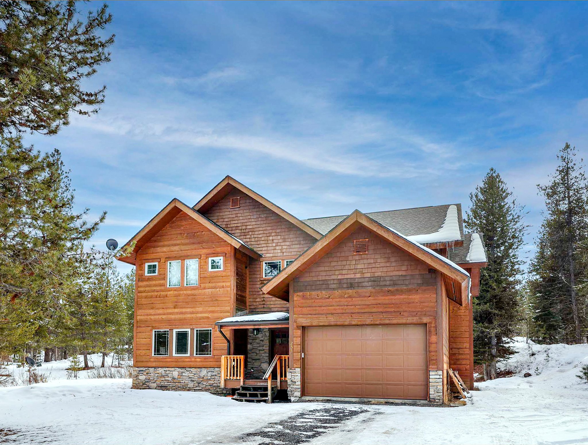 McCall House: 235 Moonridge Dr