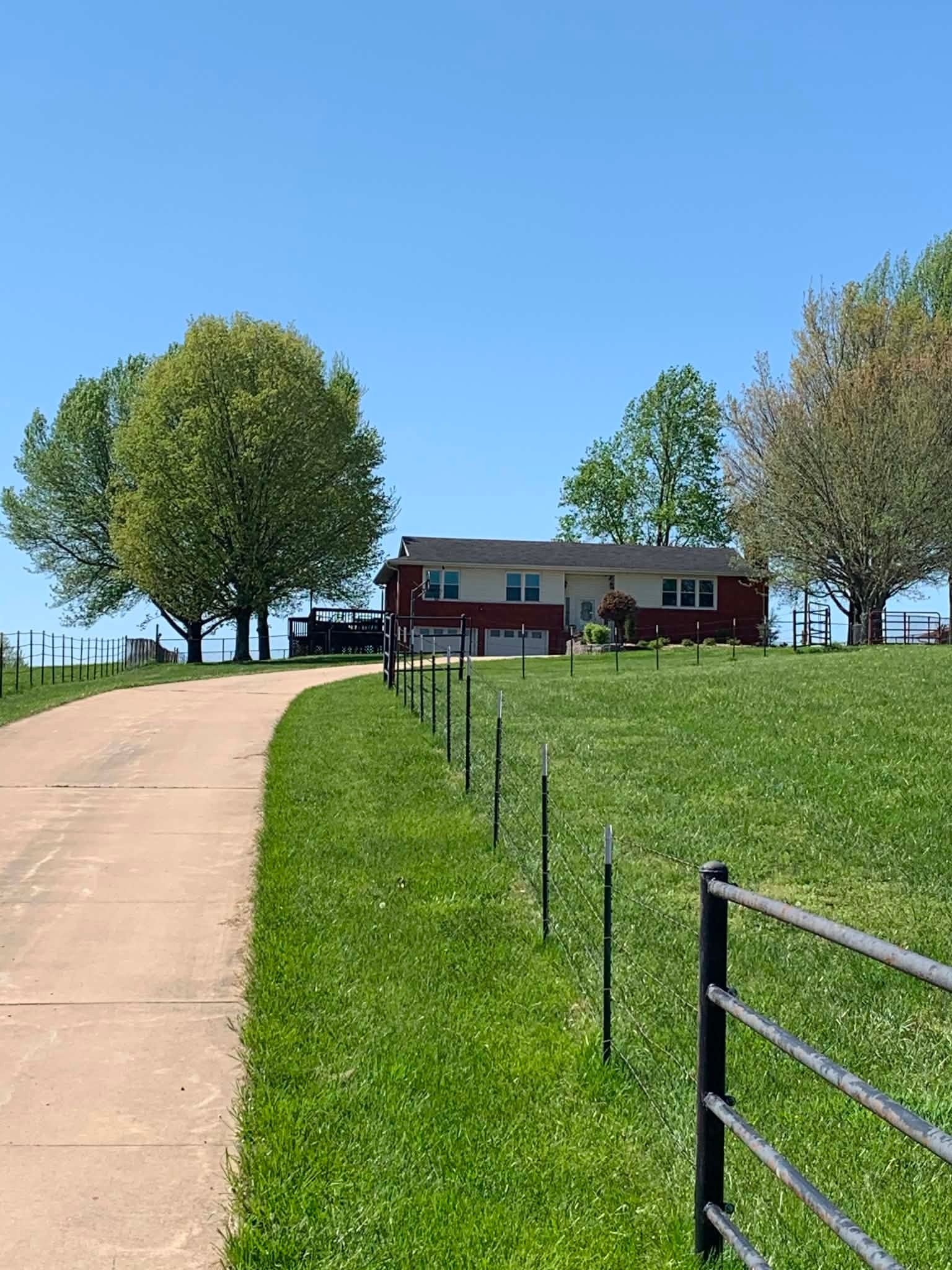 Ozark House: 1510 E Hartley St