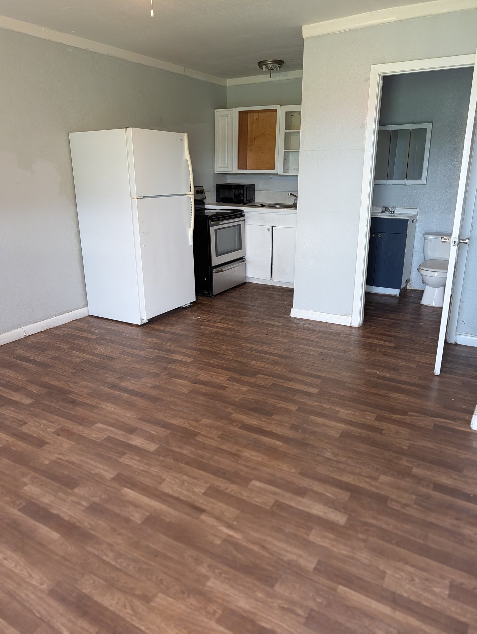 Dundee Apartment: 1002 Daniels St