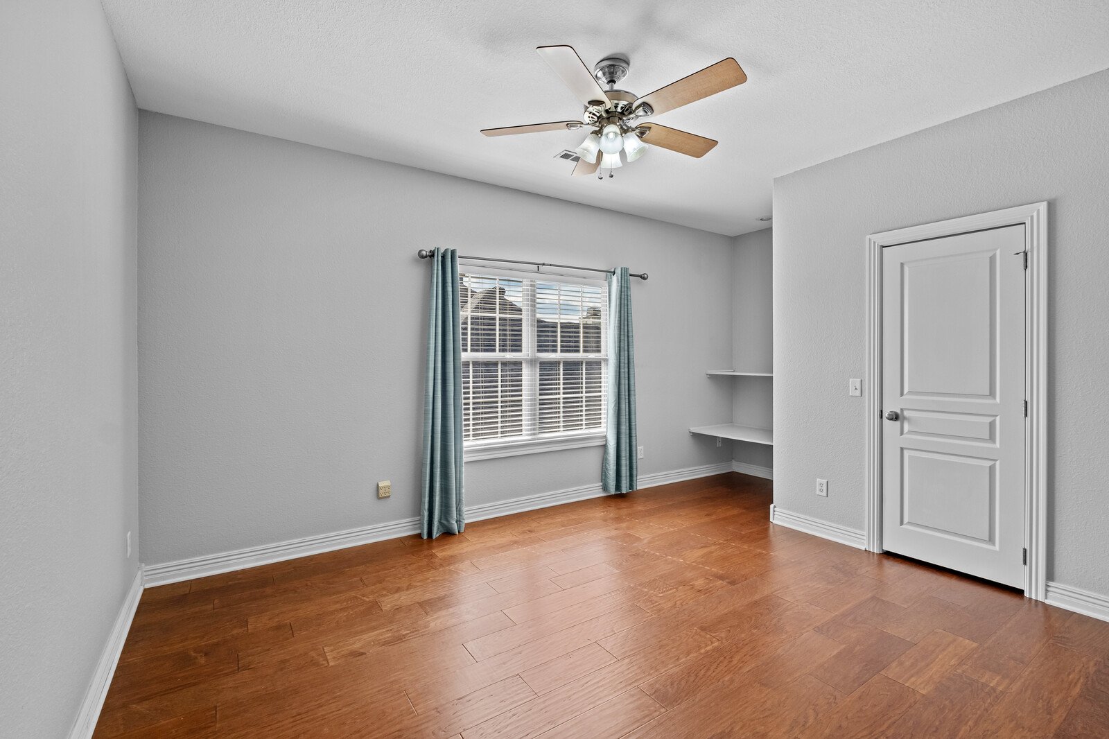 Bentonville House: 3907 NE Cadbury Av.