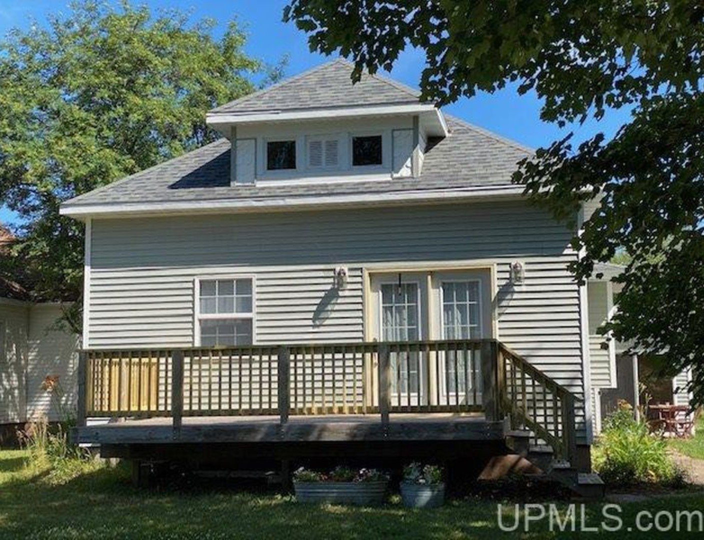 Hurley House: 12 Oak St