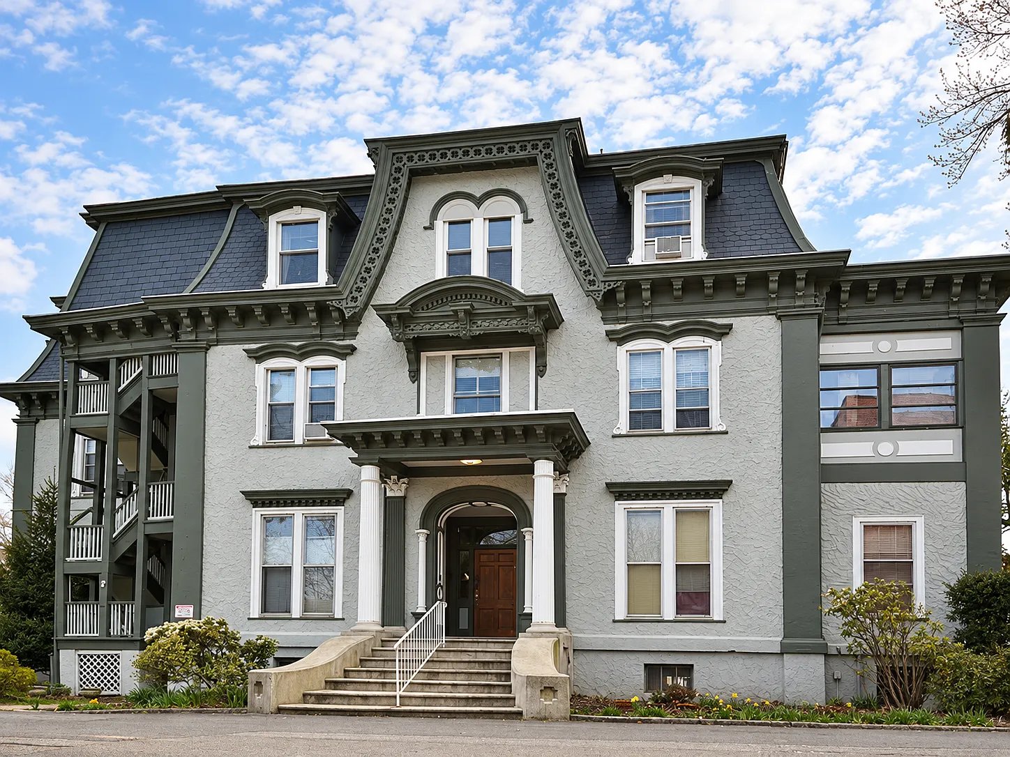 Plainfield Apartment: 128 E 7th St