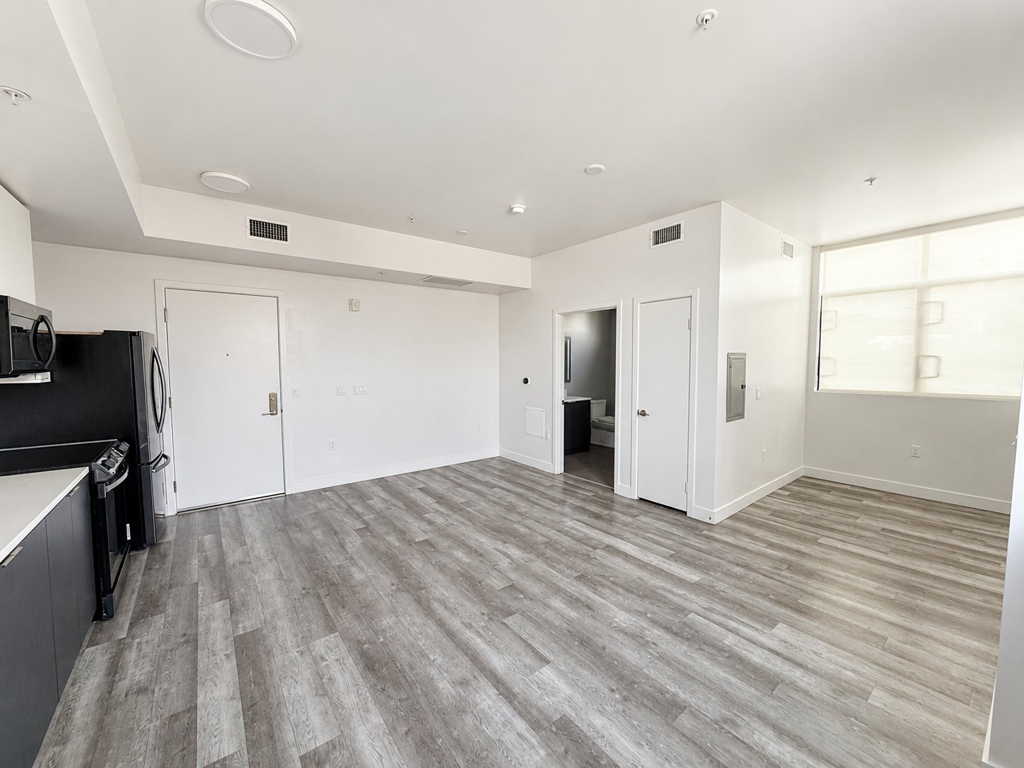 Los Angeles Apartment: 700 North Spaulding Ave
