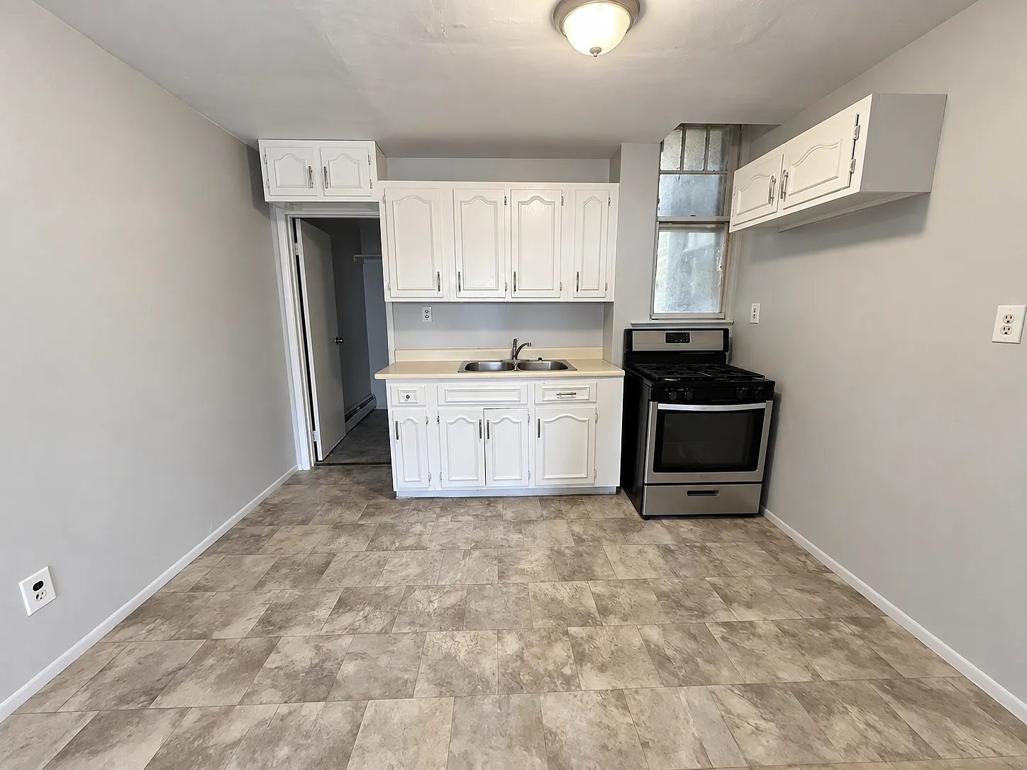 Hillside Apartment: 245 Hollywood Ave