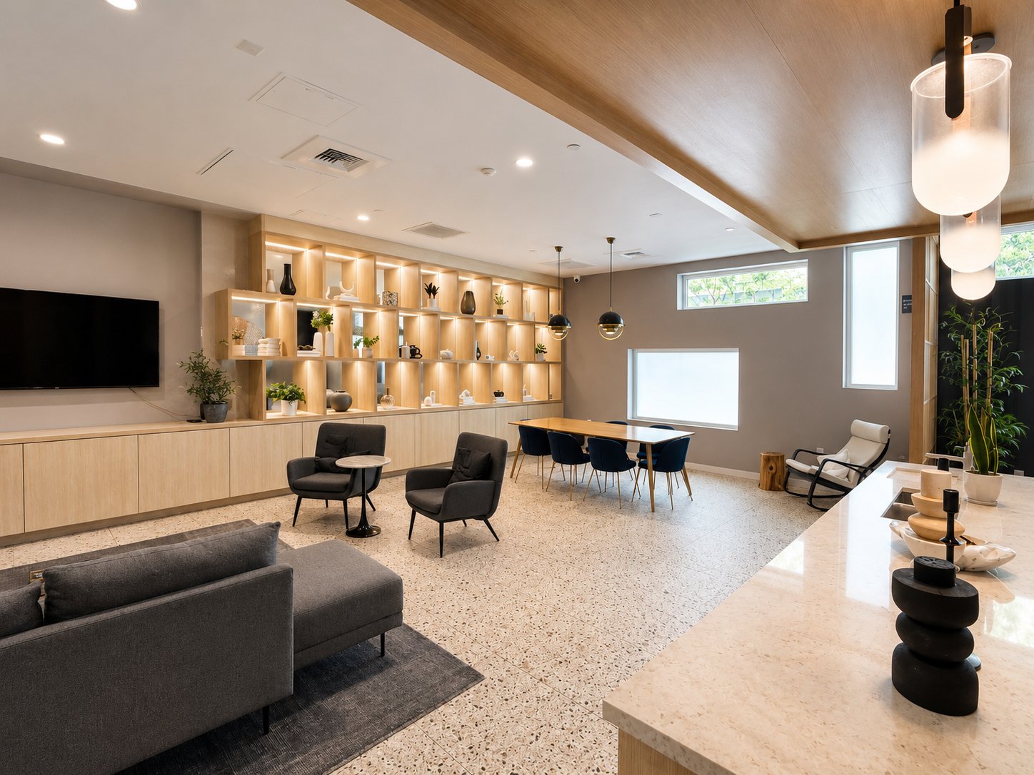 Los Angeles Apartment: 2880 James M Wood Blvd