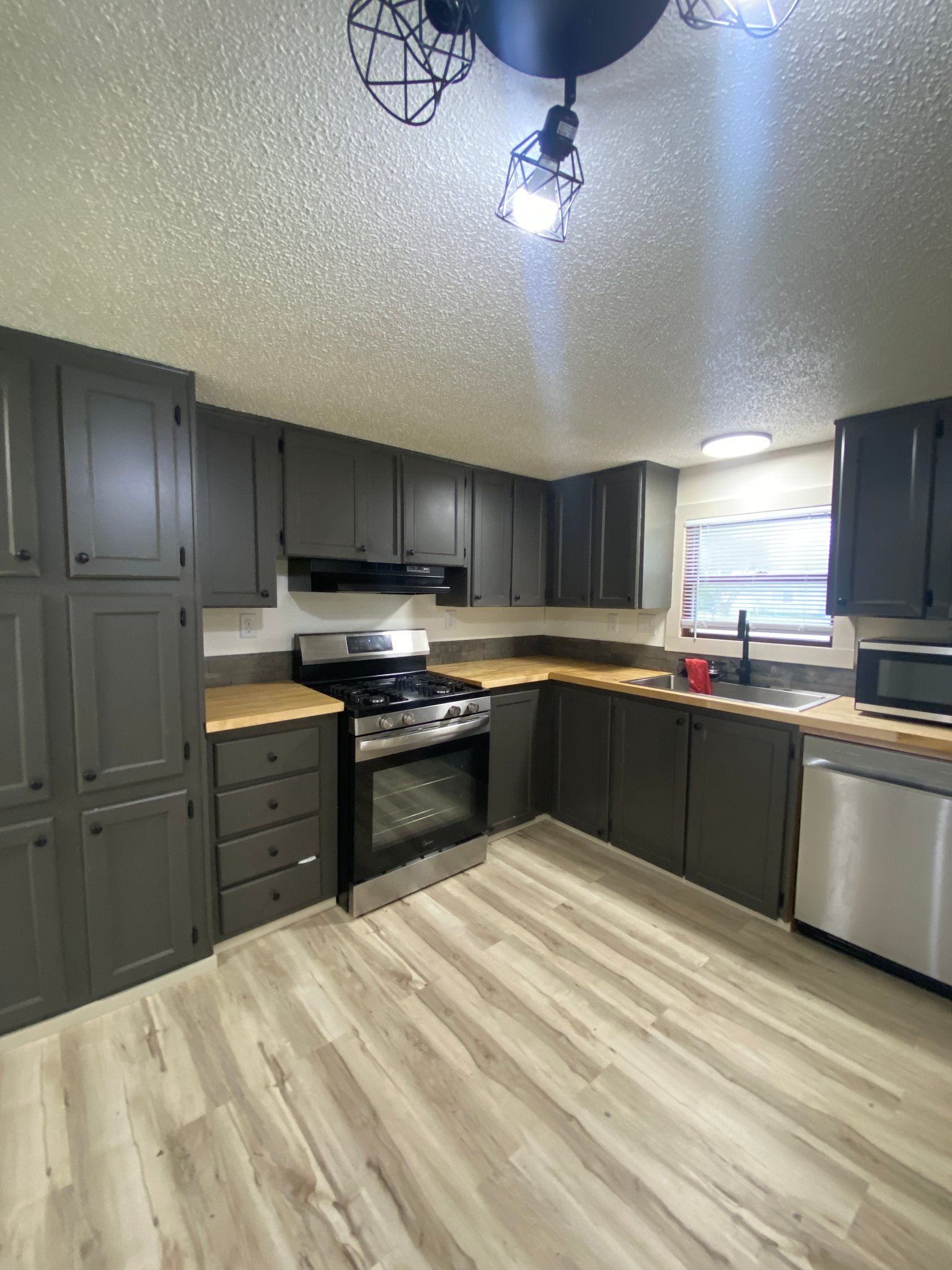 Elkhart House: 25079 SNYDER ST