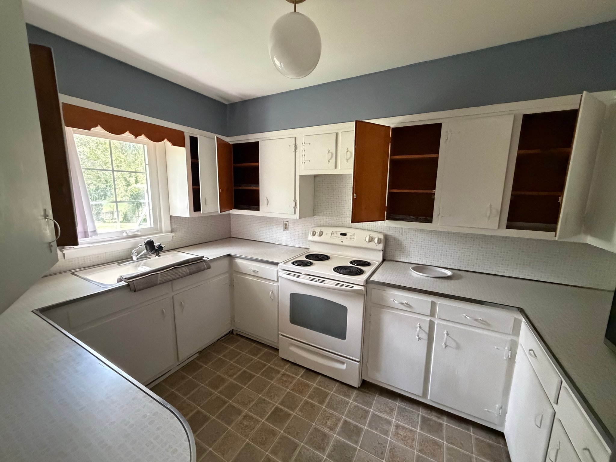Cambridge House: 104 Lee Dr