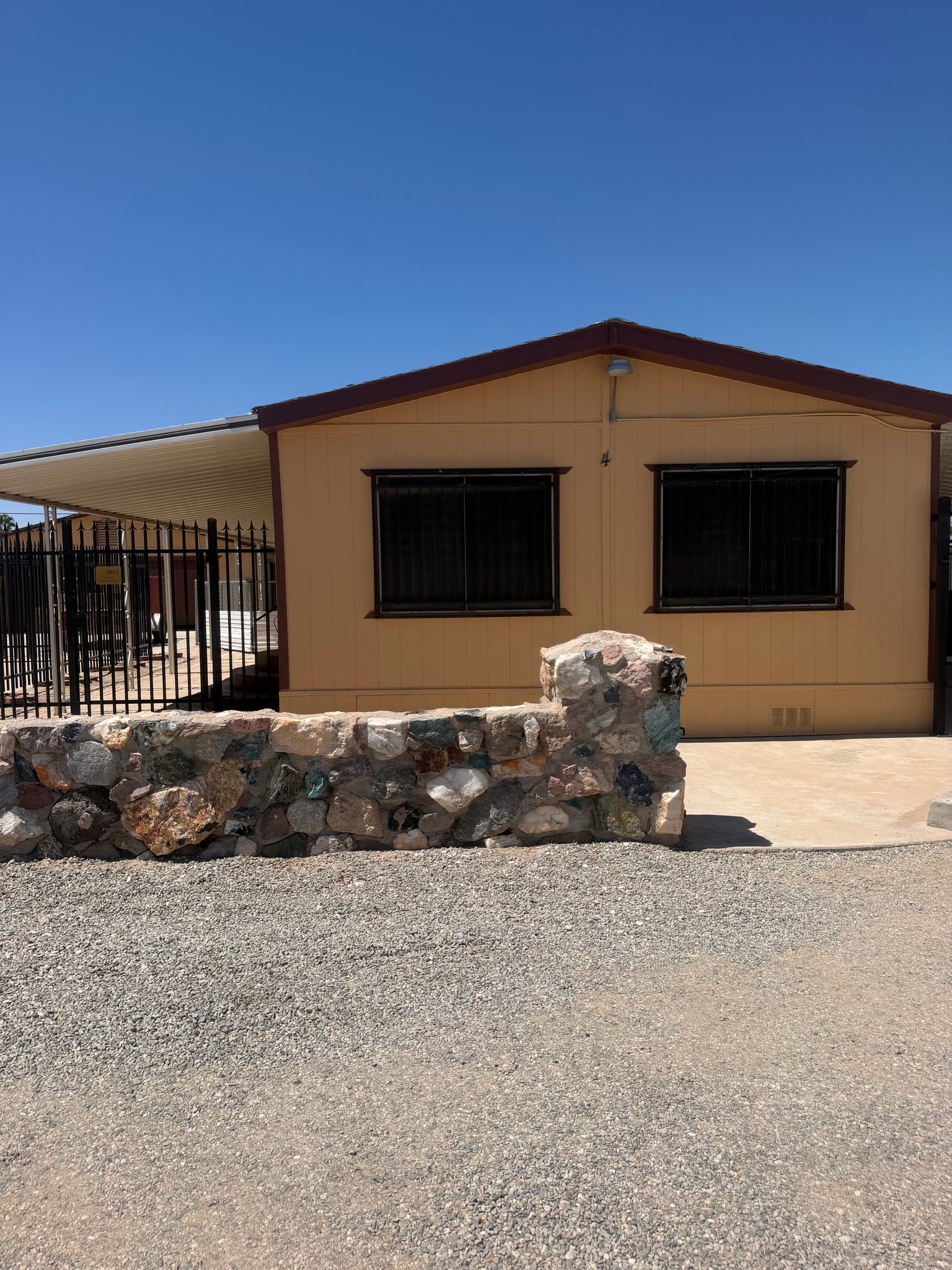 Yuma House: 24 W Rio Colorado Dr