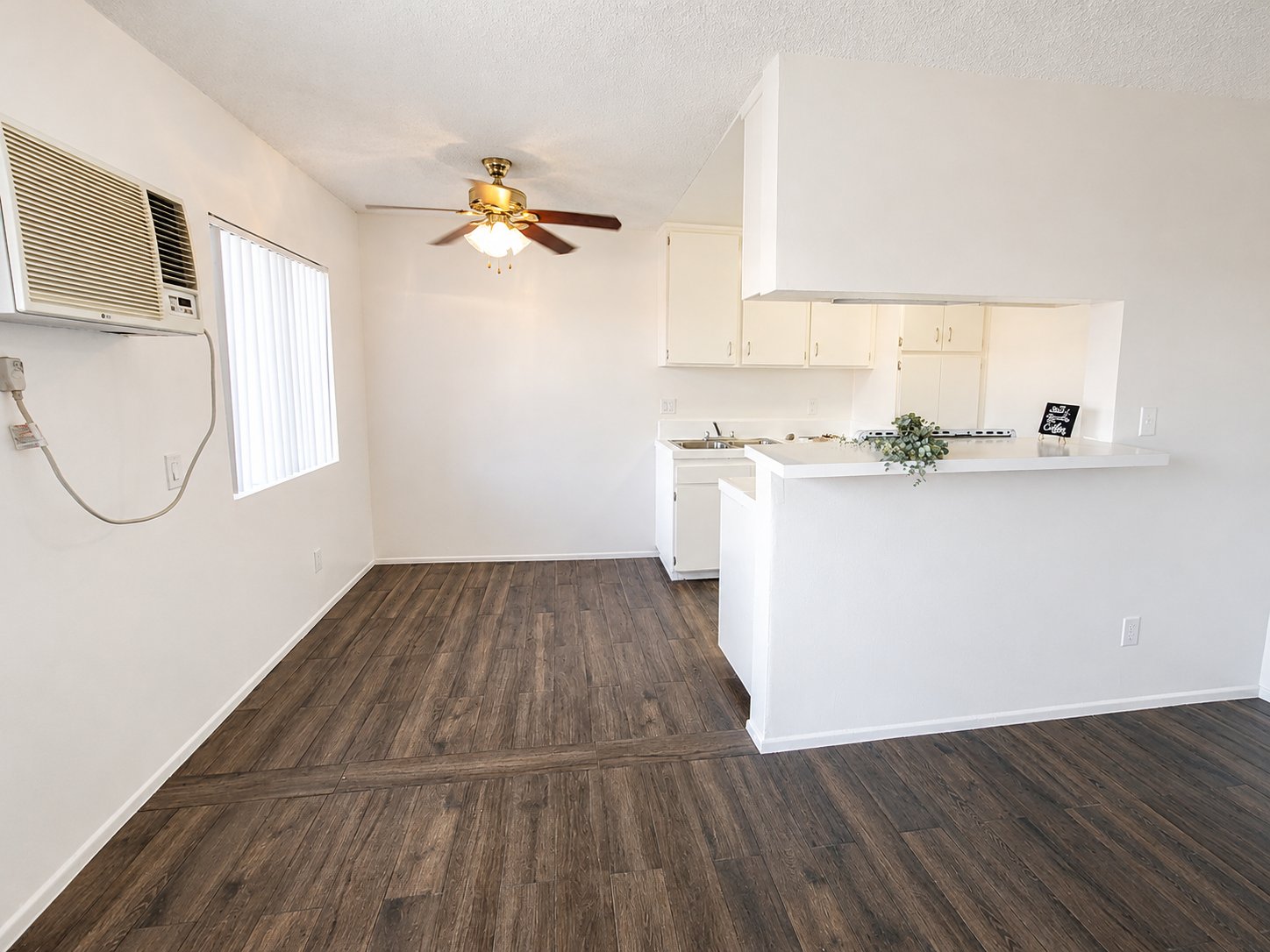 Van Nuys Apartment: 8135 Langdon Ave