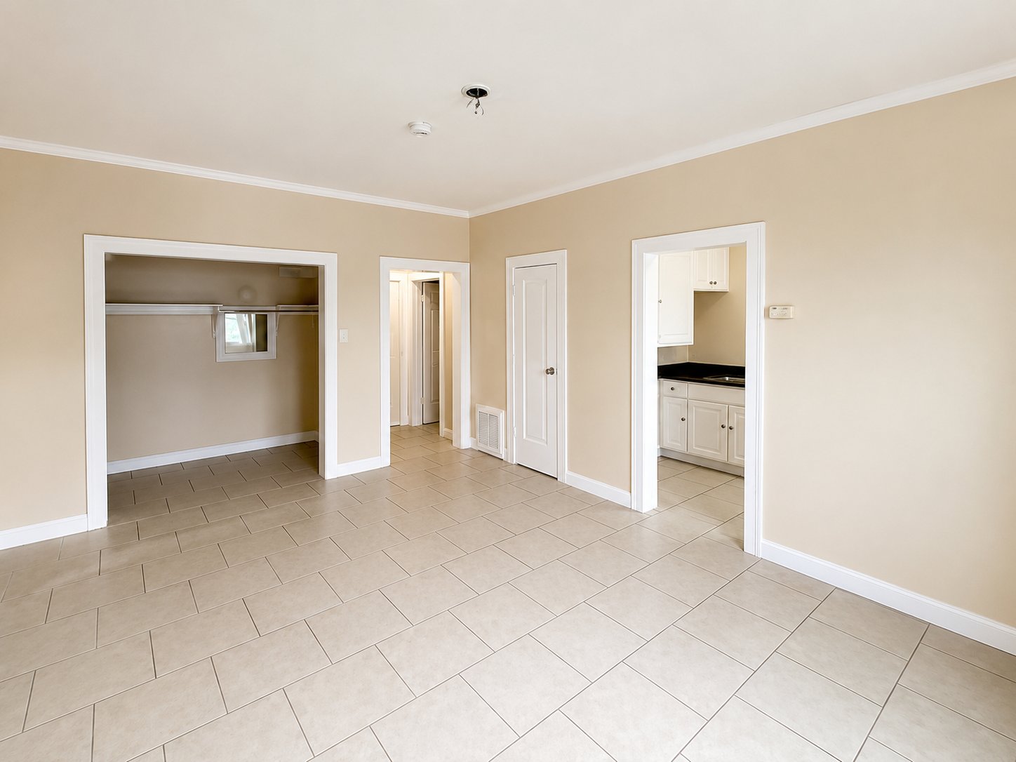 Los Angeles Apartment: 2877 San Marino St.